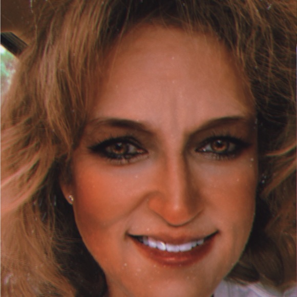 Meet your Posher, Kat - Picture 5 of 6